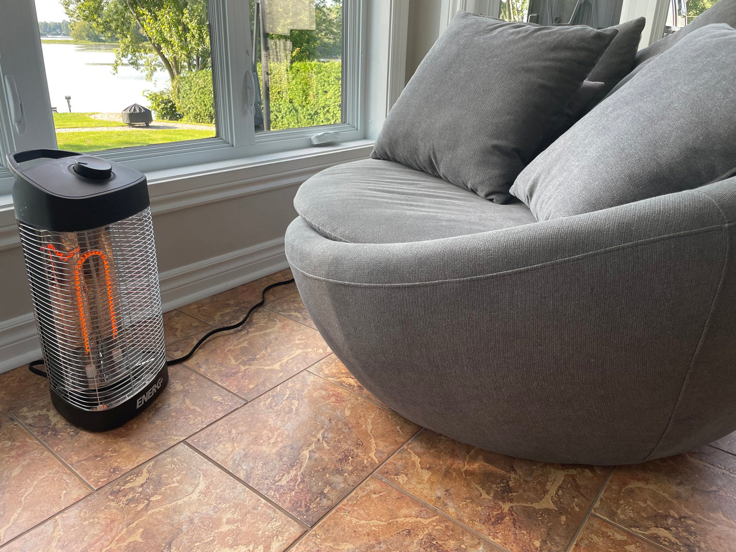 Energ+ Infrared Electric Portable Oscillating Patio Heater - HEA-1200MBLK|Radiateur de terrasse oscillant, portatif, électrique et à infrarouge Energ+ - HEA-1200MBLK