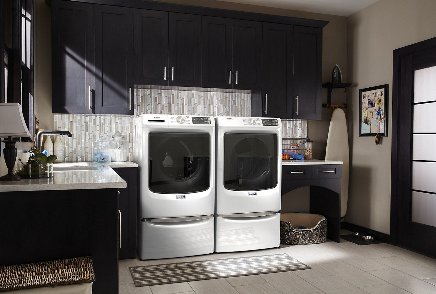 Maytag Front-Load 5.5 Cu. Ft. Washer with Extra Power and 7.3 Cu. Ft. Electric Steam Dryer - White|Laveuse frontale 5,5 pi3 avec Extra Power et sécheuse électrique vapeur 7,3 pi³ Maytag - blance|MAFL663W