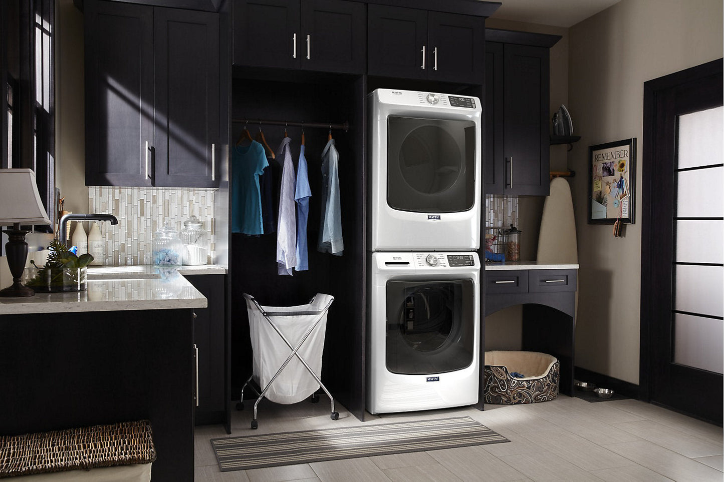 Maytag Front-Load 5.5 Cu. Ft. Washer with Extra Power and 7.3 Cu. Ft. Gas Steam Dryer - White|Laveuse frontale 5,5 pi3 avec Extra Power et sécheuse gaz vapeur 7,3 pi³ Maytag - blance|MAFL66GW