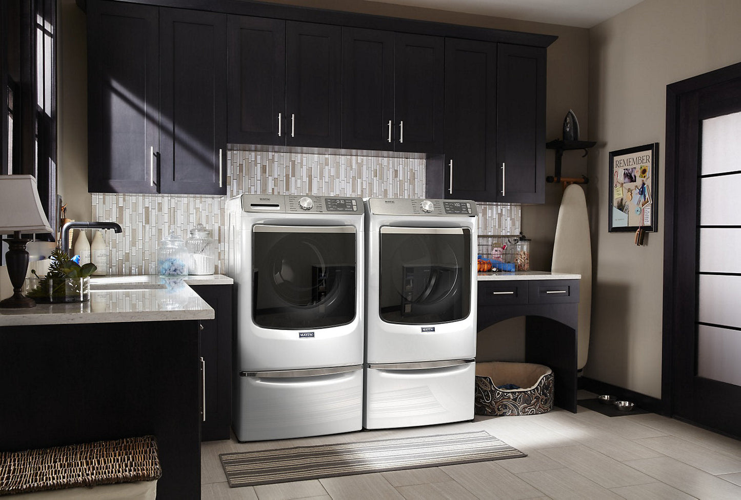 Maytag Front-Load 5.8 Cu. Ft. Smart Washer with Extra Power and 7.3 Cu. Ft. Electric Smart Dryer - White|Laveuse frontale 5,8 pi3 Extra Power et sécheuse électrique intelligente 7,3 pi³ Maytag - blance|MAFL863W