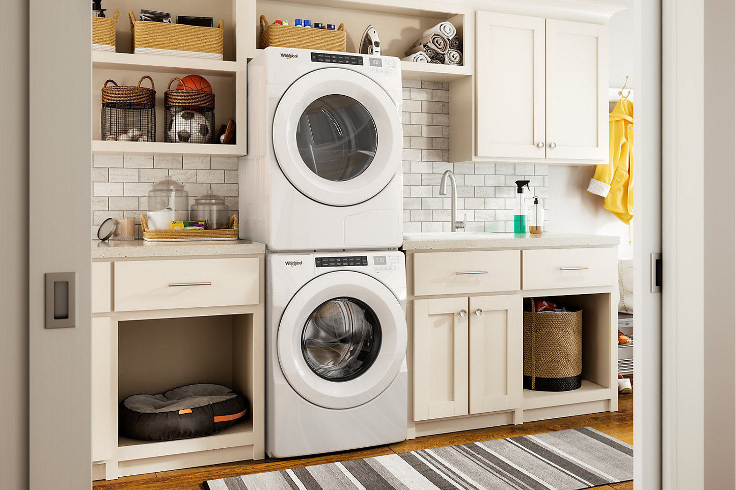 Whirlpool 5.0 Cu. Ft. Front-Load Washer and 7.4 Cu. Ft. Electric Dryer - White|Laveuse à chargement frontal de 5,0 pi³ et sécheuse électrique de 7,4 pi³ de Whirlpool - blanches|WHFL560L