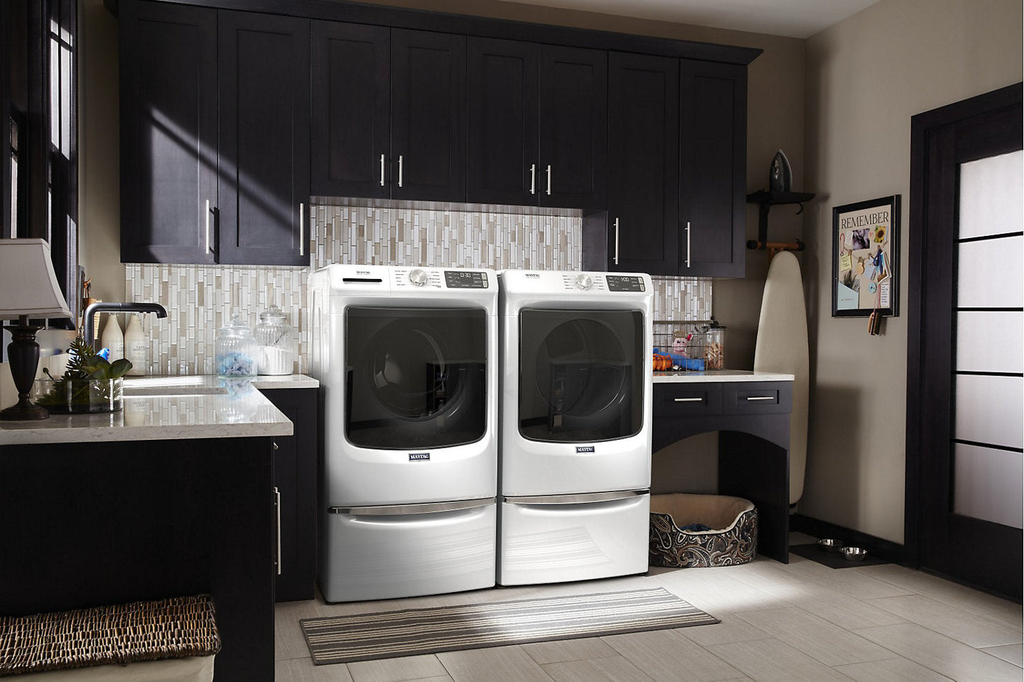 Maytag Front-Load 5.2 Cu. Ft. Washer with Extra Power and 7.3 Cu. Ft. Gas Dryer - White|Laveuse frontale 5,2 pi3 avec Extra Power et sécheuse gaz 7,3 pi³ Maytag - blanches|MAFL563G