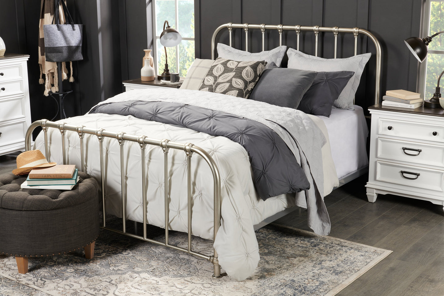 Brianna 3-Piece Full/Queen Comforter Set - Dark grey | Ensemble d'édredon Brianna 3 pièces gris foncé pour lit double ou grand lit