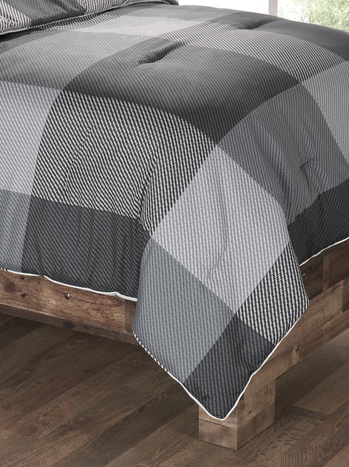 Charlie 4-Piece Full/Queen Comforter Set - Grey| Ensemble d'édredon Charlie 4 pièces pour lit double ou grand lit - gris | CHARL4FQ