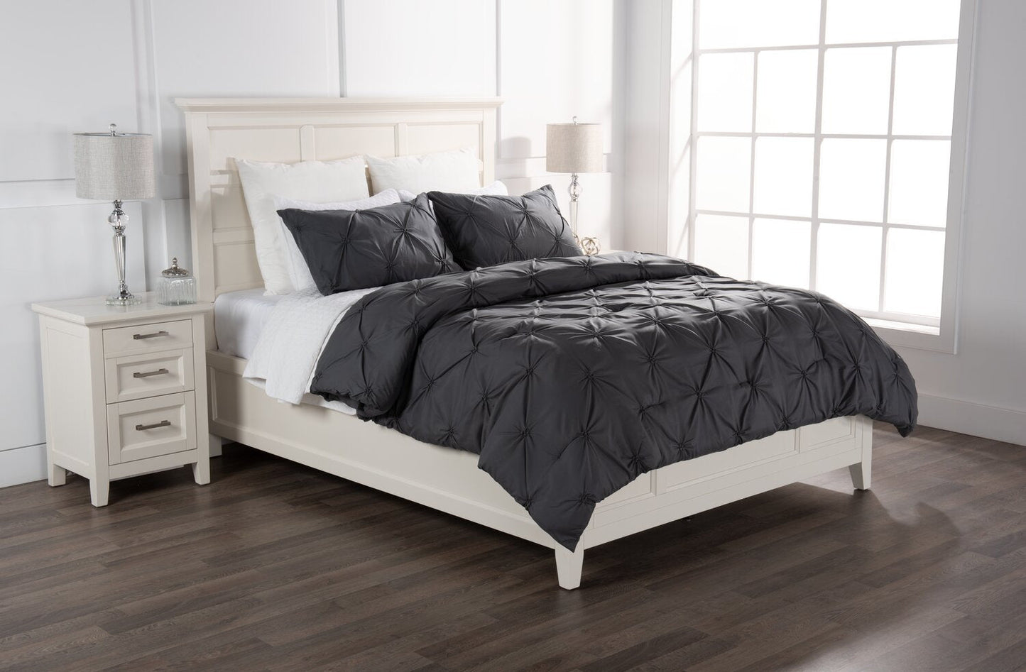 Brianna Dark Grey 3-Piece King Comforter Set|Ensemble d'édredon Brianna 3 pièces gris foncé pour très grand lit
