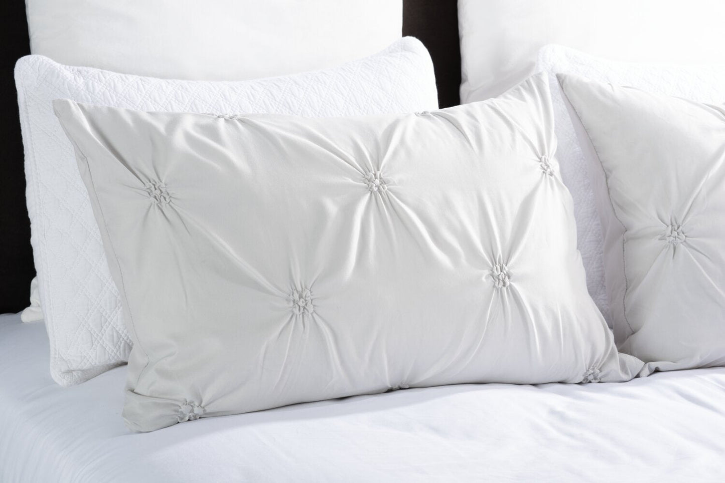 Brianna Light Grey 3-Piece Full/Queen Comforter Set|Ensemble d'édredon Brianna 3 pièces gris clair pour lit double ou grand lit|BRILG3FQ