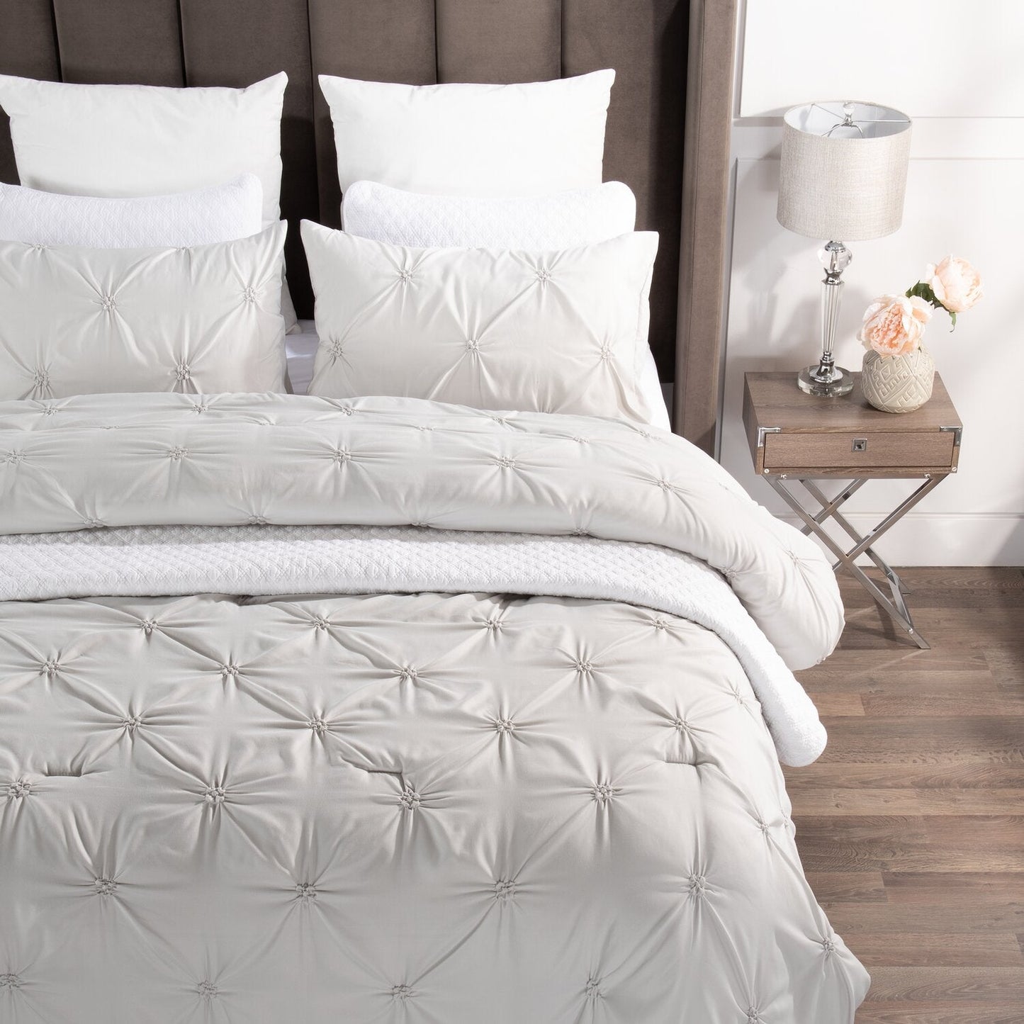 Brianna Light Grey 3-Piece Full/Queen Comforter Set|Ensemble d'édredon Brianna 3 pièces gris clair pour lit double ou grand lit|BRILG3FQ