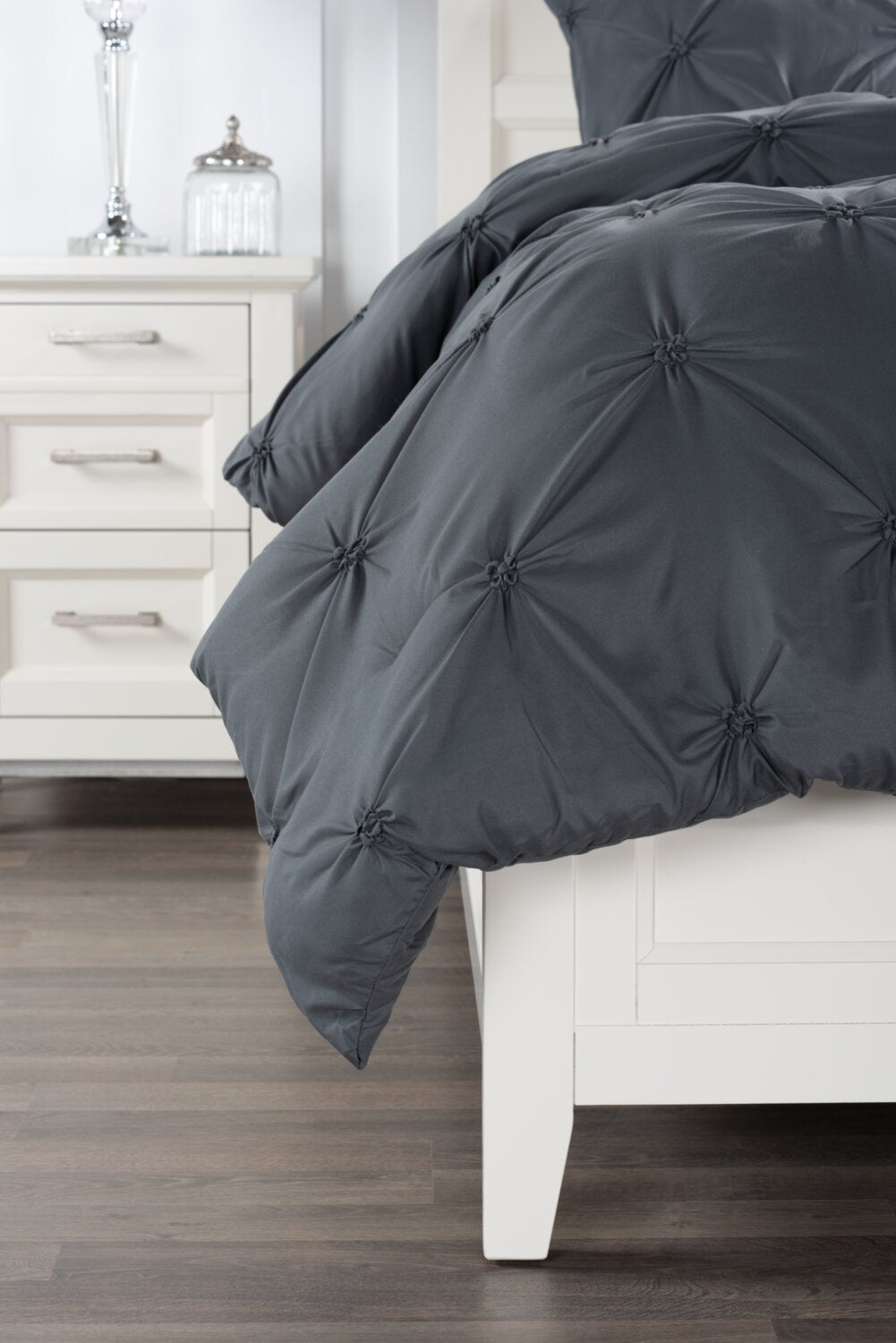 Brianna Dark Grey 3-Piece King Comforter Set|Ensemble d'édredon Brianna 3 pièces gris foncé pour très grand lit