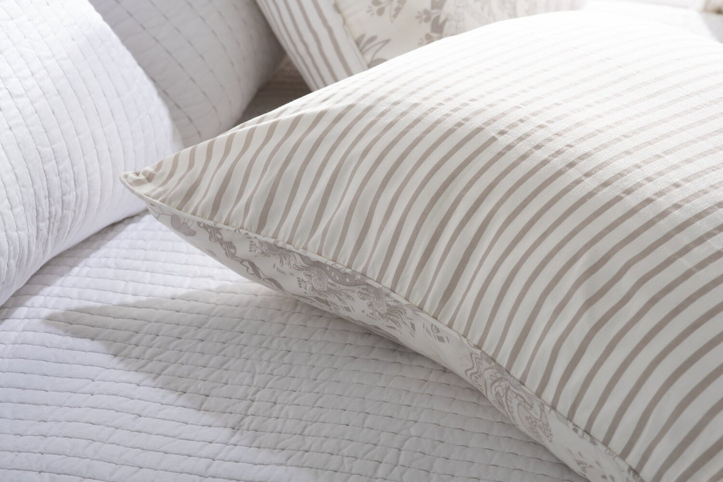 Indie Paisley 3-Piece Full/Queen Comforter Set - White|Ensemble d'édredon Indie Paisley 3 pièces pour lit double ou grand lit - blanc|PAISL3FQ