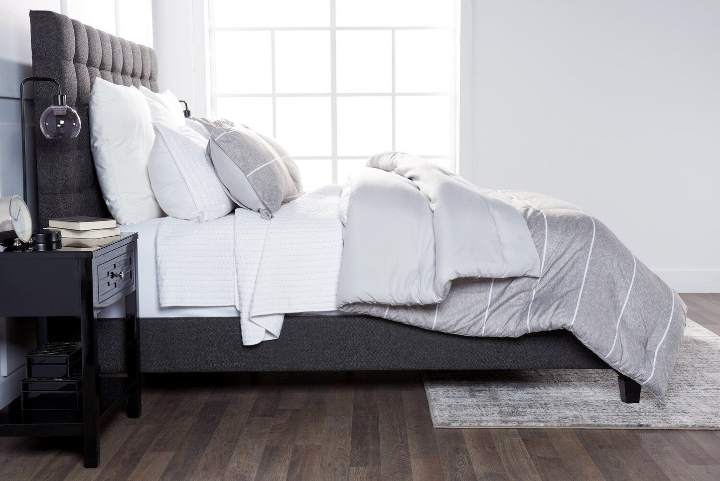 Stripes 3-Piece Full/Queen Comforter Set - Grey | Ensemble d'édredon Stripes 3 pièces pour lit double ou grand lit - gris | STRPE3FQ