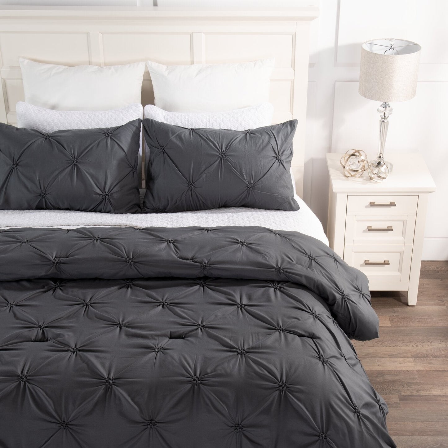 Brianna Dark Grey 3-Piece King Comforter Set|Ensemble d'édredon Brianna 3 pièces gris foncé pour très grand lit