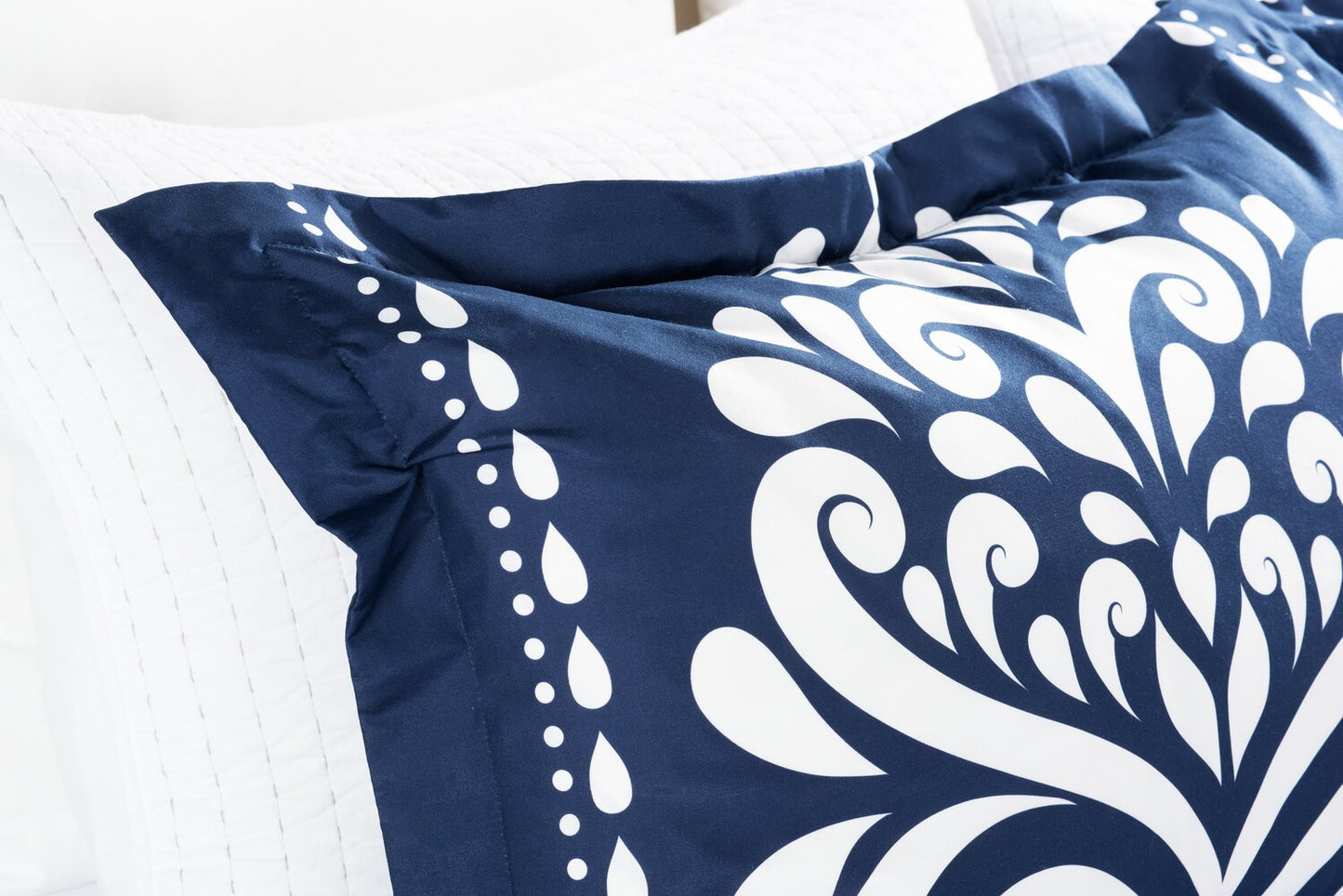 Navy Damask 3-Piece Full/Queen Comforter Set|Ensemble d'édredon Navy Damask 3 pièces pour lit double ou grand lit|NVYDM3FQ