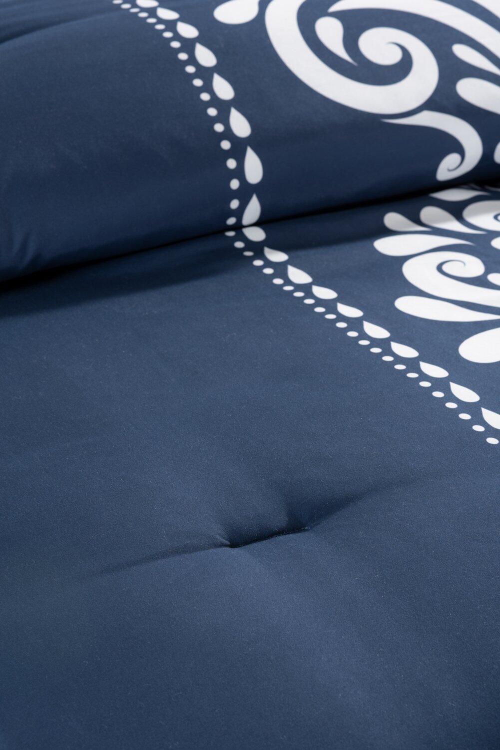 Navy Damask 3-Piece Full/Queen Comforter Set|Ensemble d'édredon Navy Damask 3 pièces pour lit double ou grand lit|NVYDM3FQ
