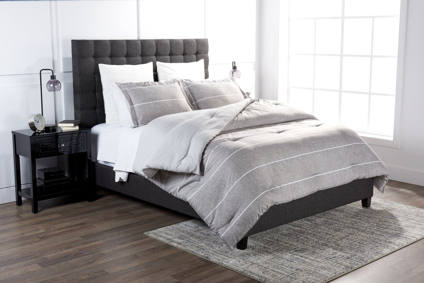 Stripes 3-Piece King Comforter Set - Grey| Ensemble d'édredon Stripes 3 pièces pour très grand lit - gris | STRPE3KG