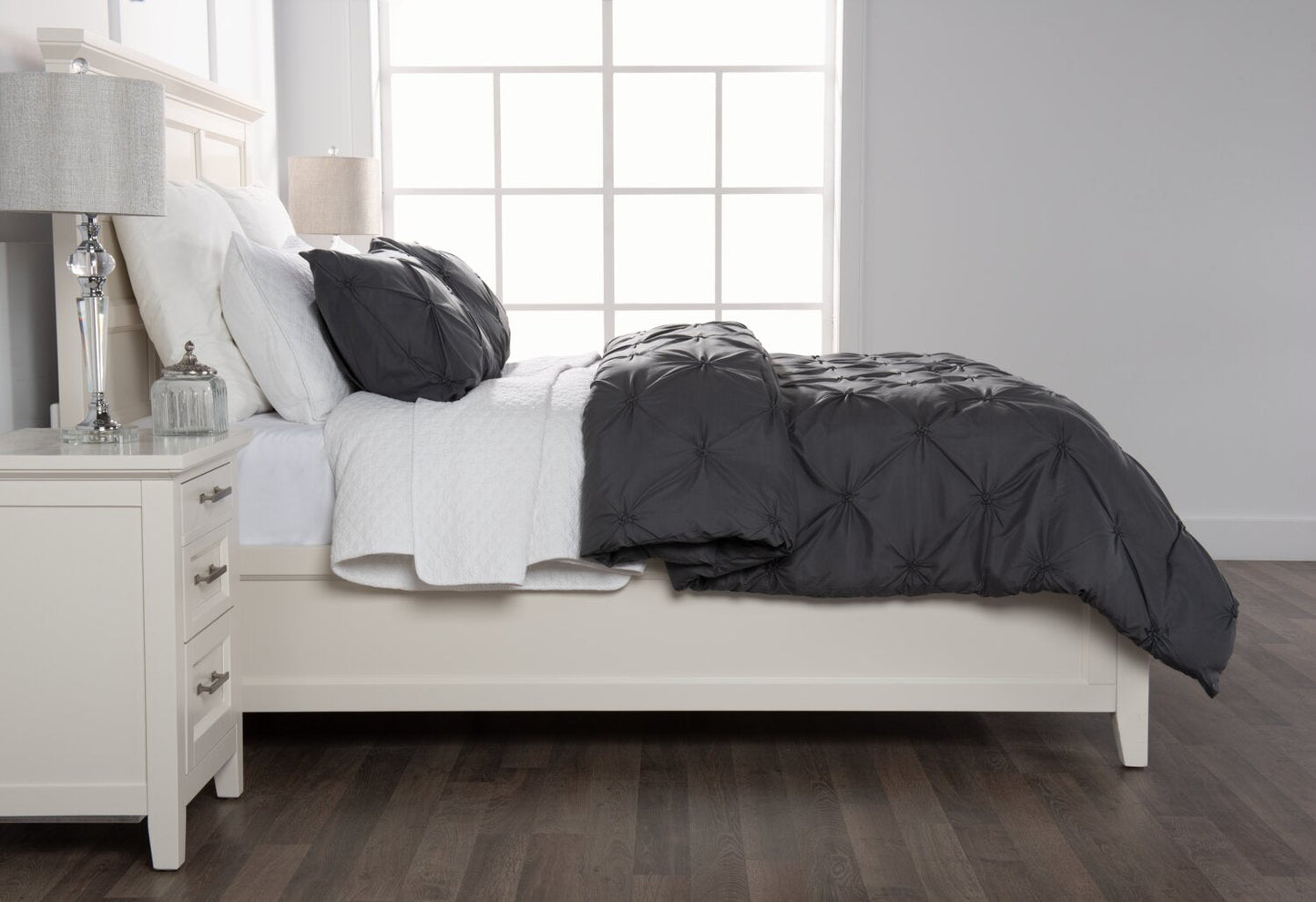 Brianna Dark Grey 3-Piece King Comforter Set|Ensemble d'édredon Brianna 3 pièces gris foncé pour très grand lit