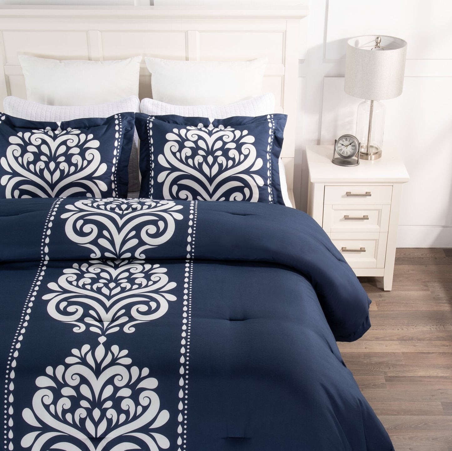 Navy Damask 3-Piece Full/Queen Comforter Set|Ensemble d'édredon Navy Damask 3 pièces pour lit double ou grand lit|NVYDM3FQ