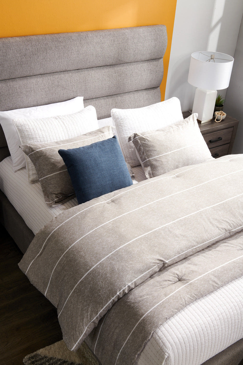 Stripes 3-Piece Full/Queen Comforter Set - Grey | Ensemble d'édredon Stripes 3 pièces pour lit double ou grand lit - gris | STRPE3FQ