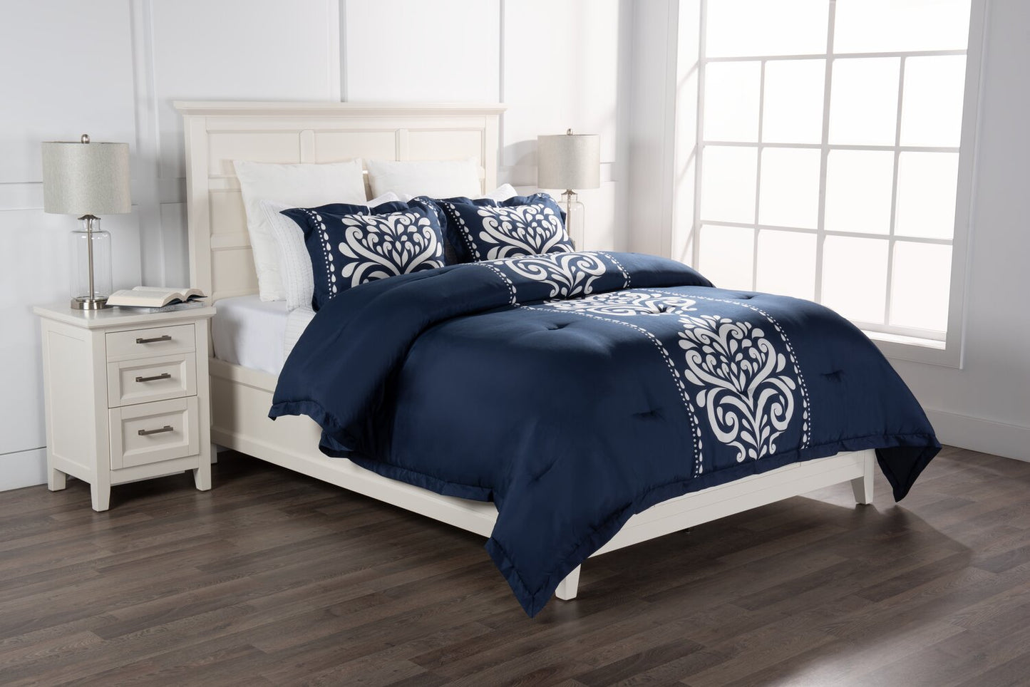 Navy Damask 3-Piece Full/Queen Comforter Set|Ensemble d'édredon Navy Damask 3 pièces pour lit double ou grand lit|NVYDM3FQ