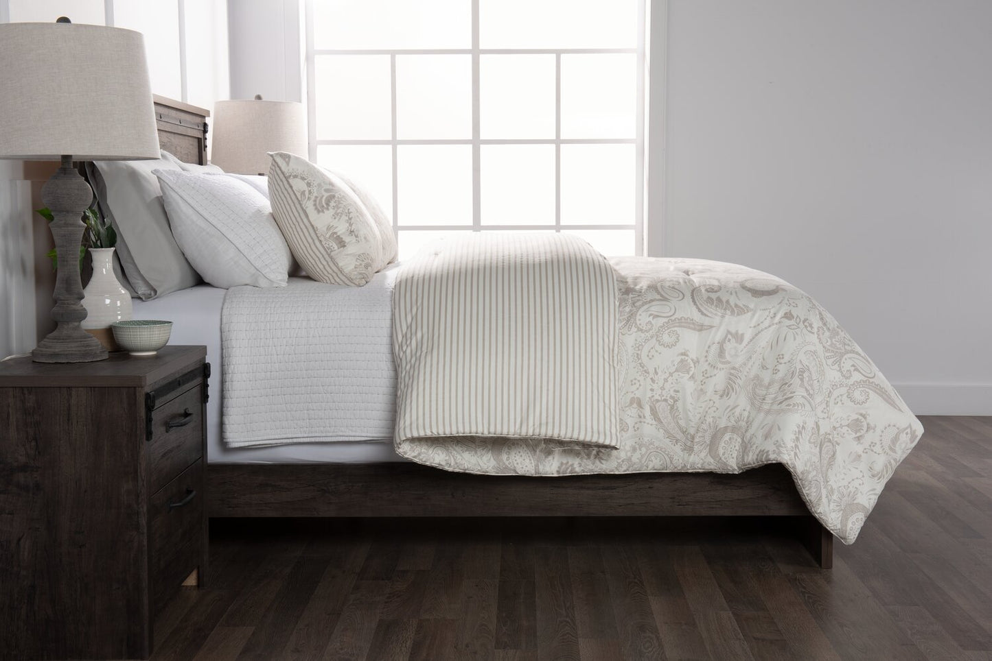 Indie Paisley 3-Piece Full/Queen Comforter Set - White|Ensemble d'édredon Indie Paisley 3 pièces pour lit double ou grand lit - blanc|PAISL3FQ