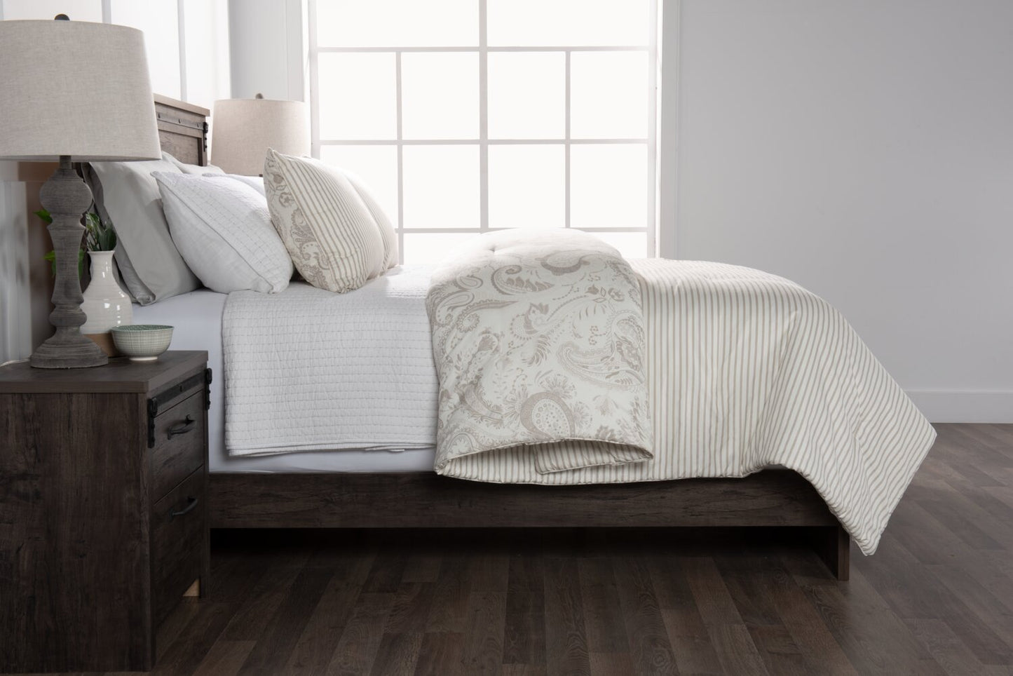 Indie Paisley 3-Piece Full/Queen Comforter Set - White|Ensemble d'édredon Indie Paisley 3 pièces pour lit double ou grand lit - blanc|PAISL3FQ